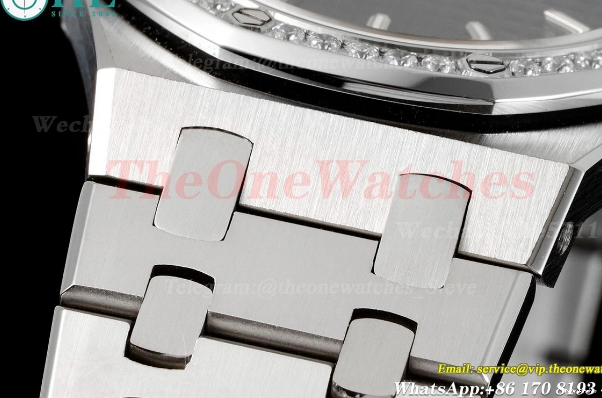 Ladies 33mm Quartz Royal Oak Black SS SS Swiss Dial 8F 0501